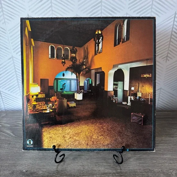 Vintage 1976 Eagles ‘Hotel California’ Vinyl Record - Picture 2 of 4